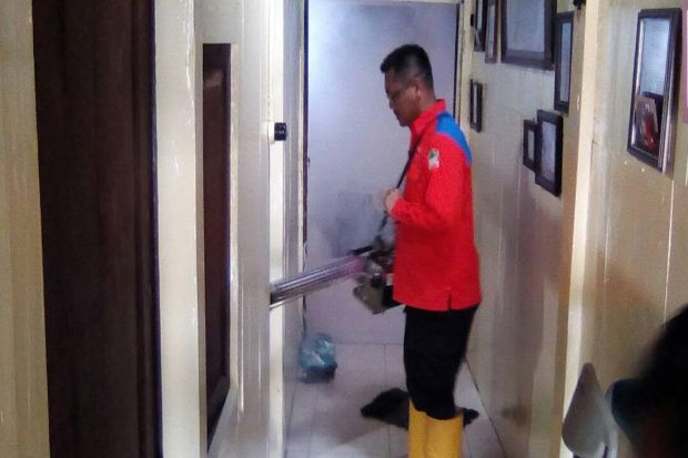 Dikira Bayar, Warga...