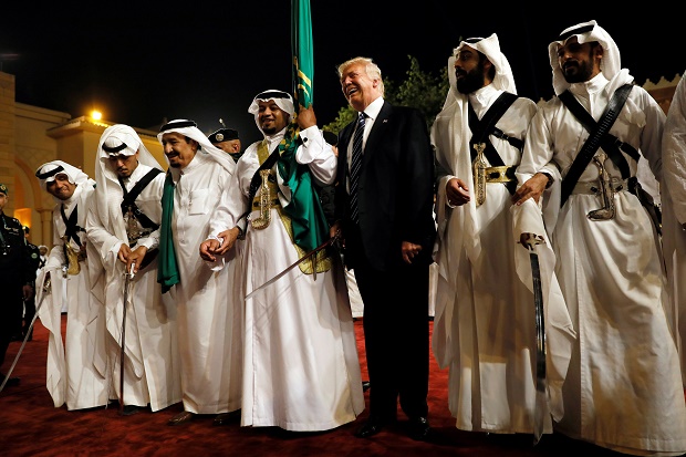 Ketika Trump Menari...