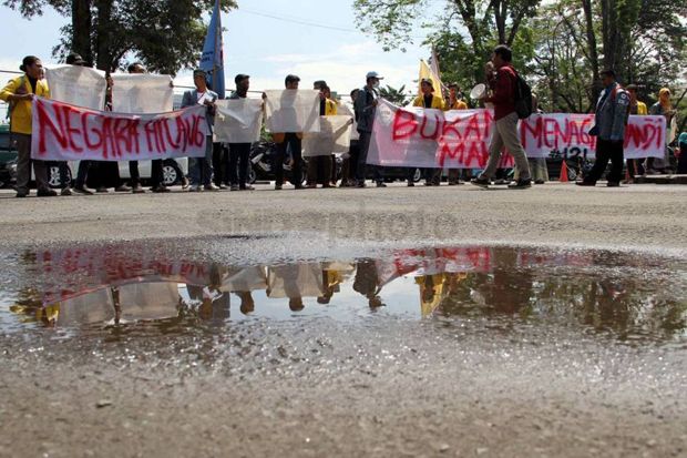 Suarakan #KepungIstana...