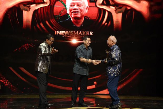 HT: iNews Maker Award...