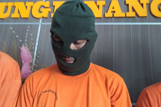 Pria Ini Setubuhi Anaknya...