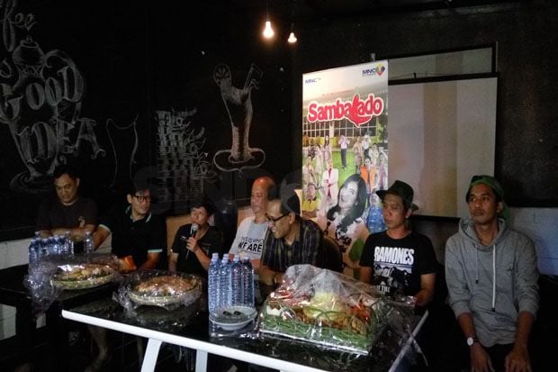 Tayang Perdana, Kru...