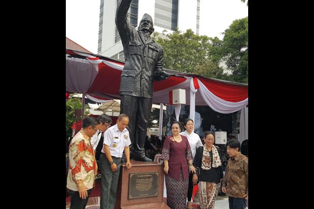 Resmikan Patung Bung...
