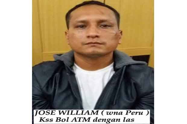 Masih Buron, Tahanan...