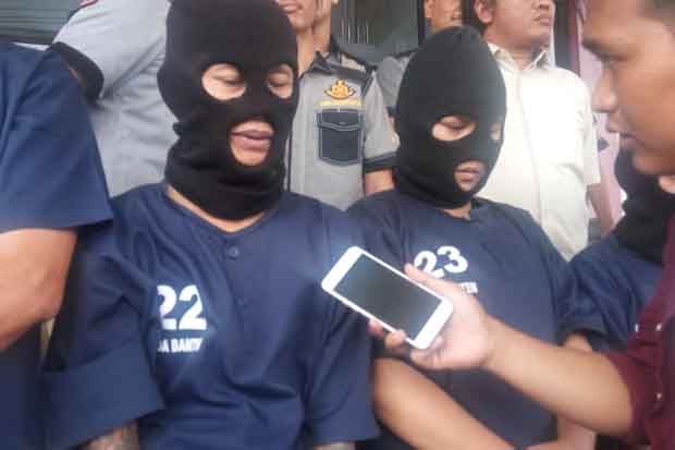 Suami Istri Kompak Jadi...