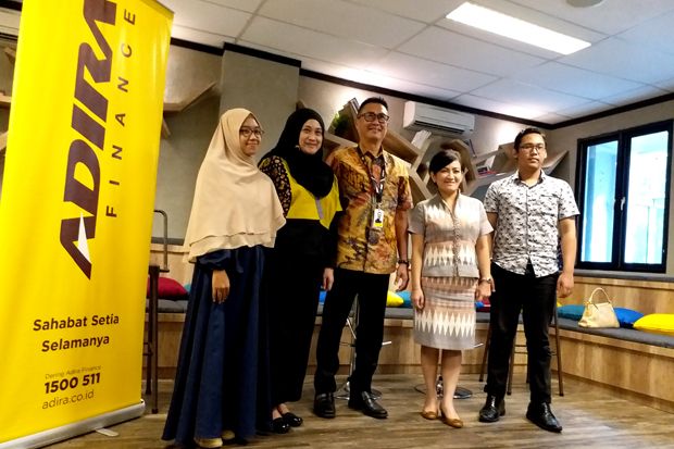 Adira Kembali Gelar...