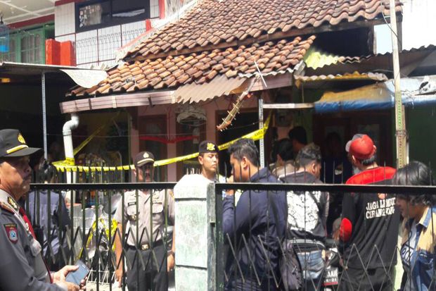 Densus 88 Geledah Rumah...