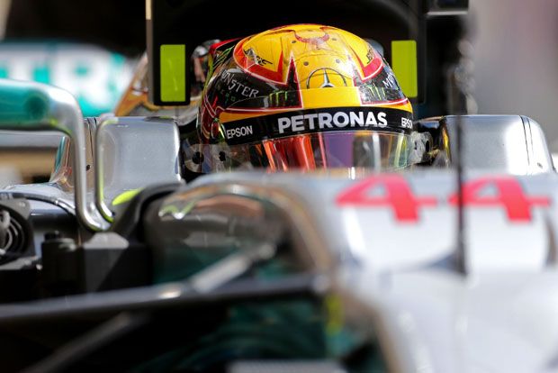 Lewis Hamilton Kuasai...