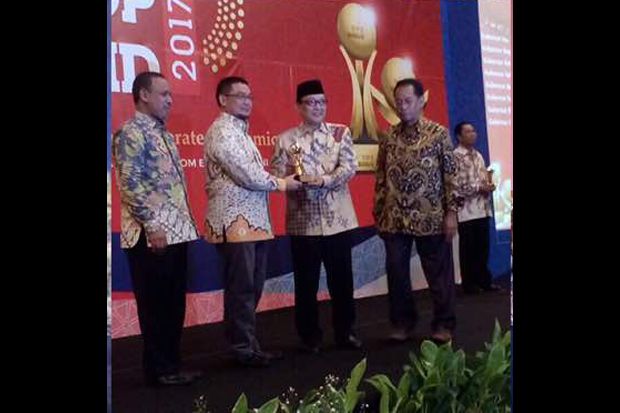 Berikan Penghargaan...