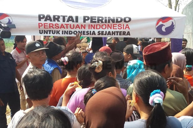 Ratusan Warga Neglasari...