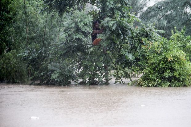 Tak Bisa Berenang Pria...