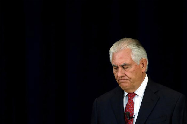 Langgar Tradisi, Tillerson...