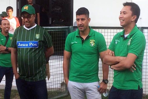 Persebaya Surabaya Tunjuk...
