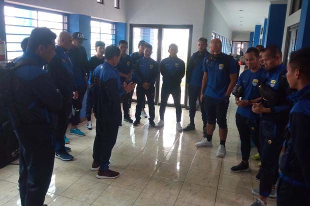 Persib Bandung Tinggalkan...