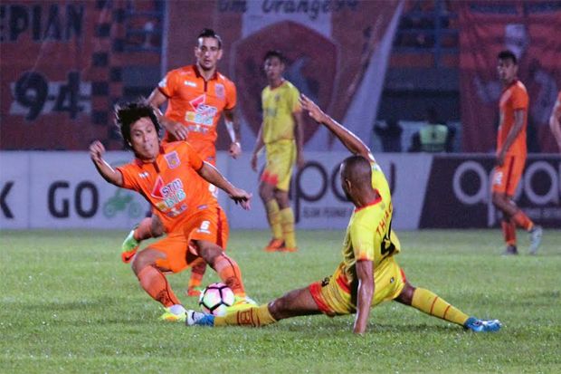Kalah Telak, Pelatih...
