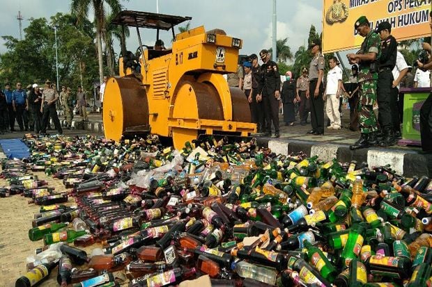 Ribuan Botol Miras Hasil...