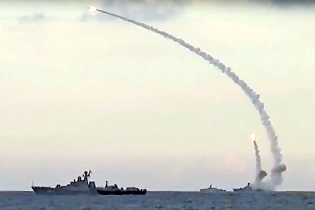 Kapal Selam Rusia Bombardir...