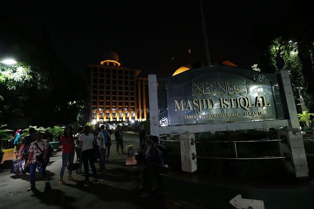 Curi Handphone di Masjid...