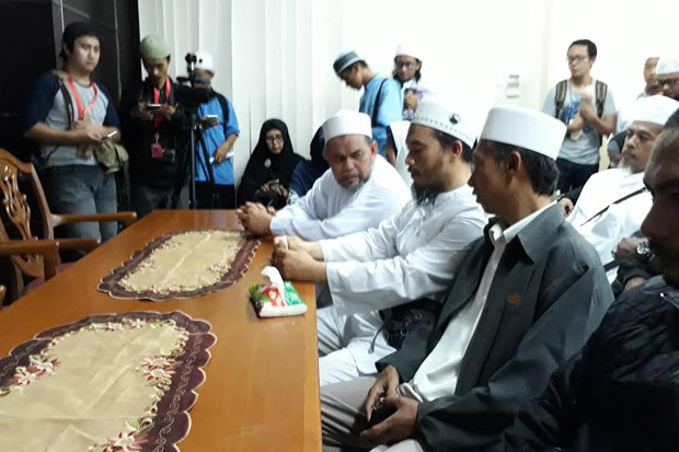 Habib Rizieq Jadi Tersangka,...