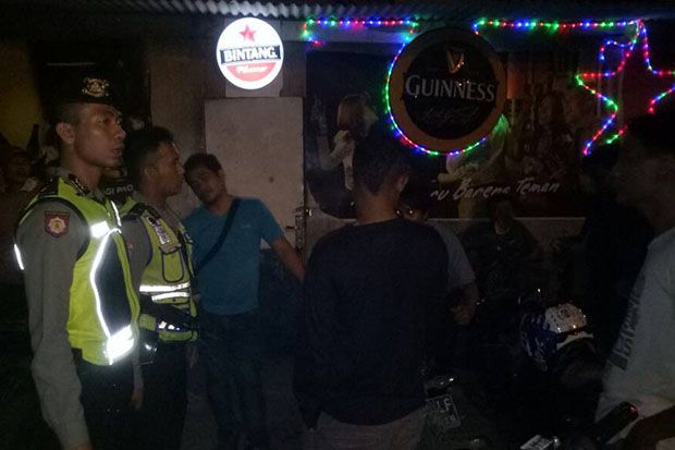 Polisi Kawal Warga yang...
