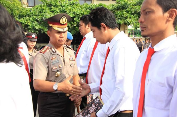 Kisah Heroik Polisi...