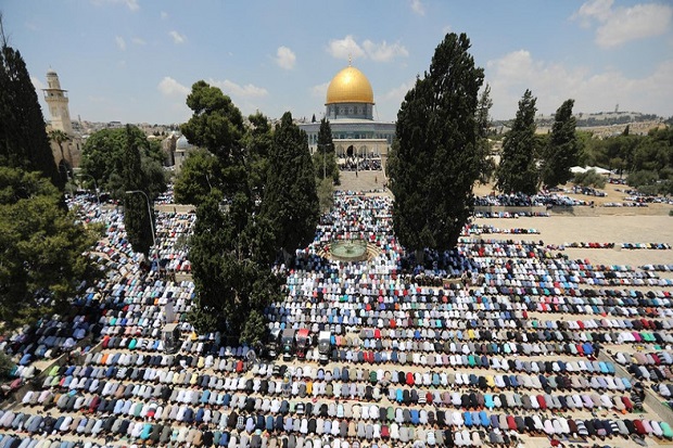 Ribuan Muslim Palestina...