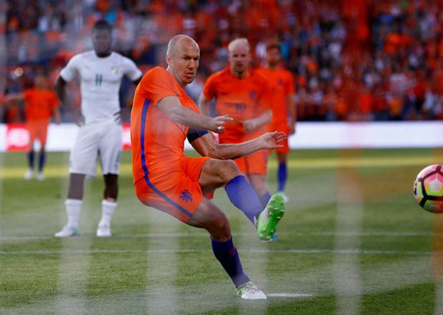 Belanda Pesta Gol ke...