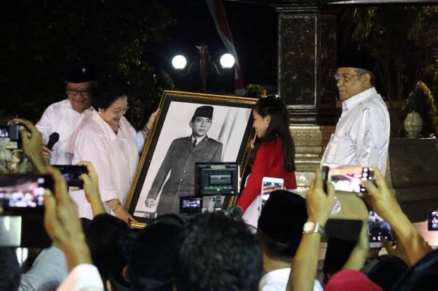 PDIP Gelar Peringatan...