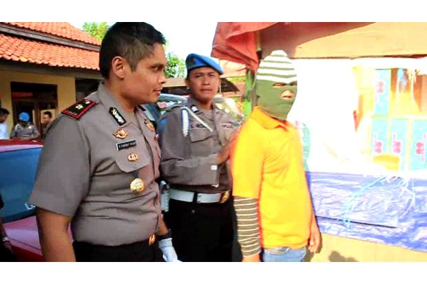 Bawa Jutaan Butir Petasan...