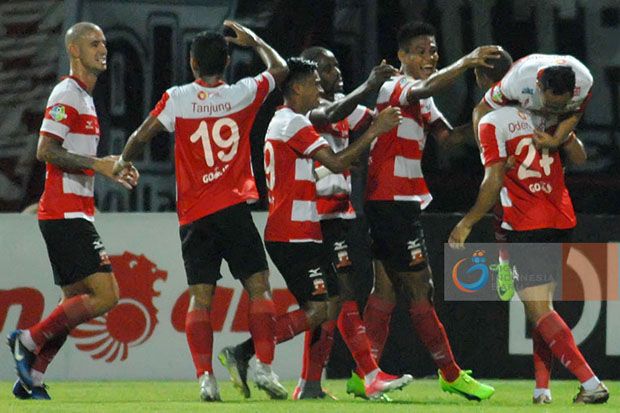 Pelatih Persipura Tunjuk...