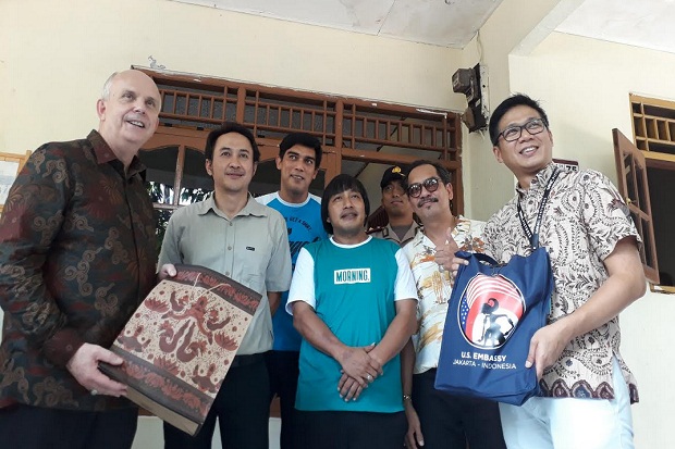 Wow, Dubes AS Jadi Bintang...