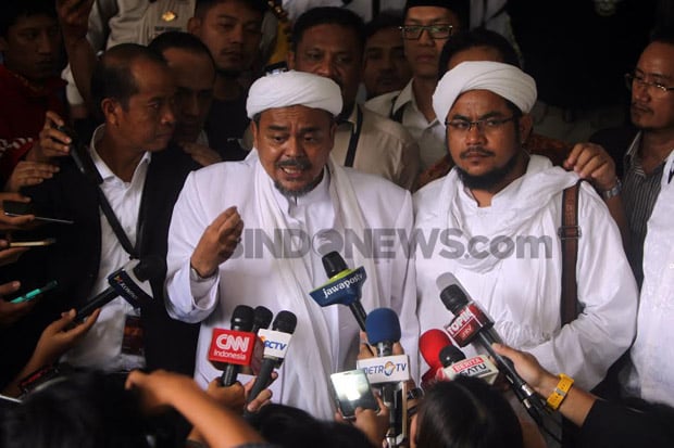 Sambut Habib Rizieq,...