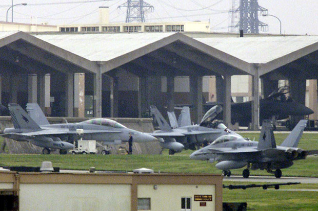 Sejumlah Jet AS Mendarat...