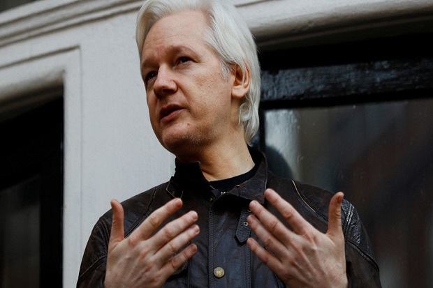 Assange: Eks Direktur...