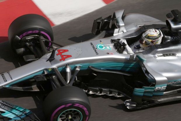Hamilton Buka Sesi Latihan...