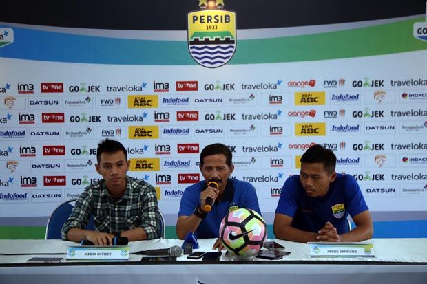 Hadiri Konferensi Pers...
