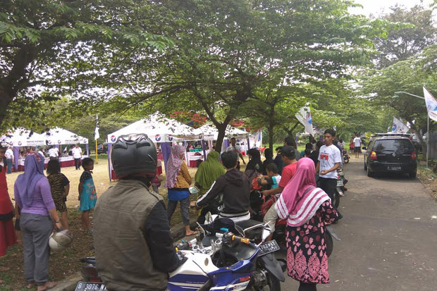 Warga Serbu Bazar Kartini...