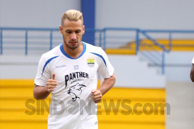 Jadi Pahlawan Persib,...