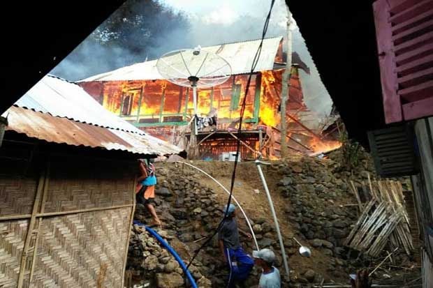 Tujuh Rumah Panggung...