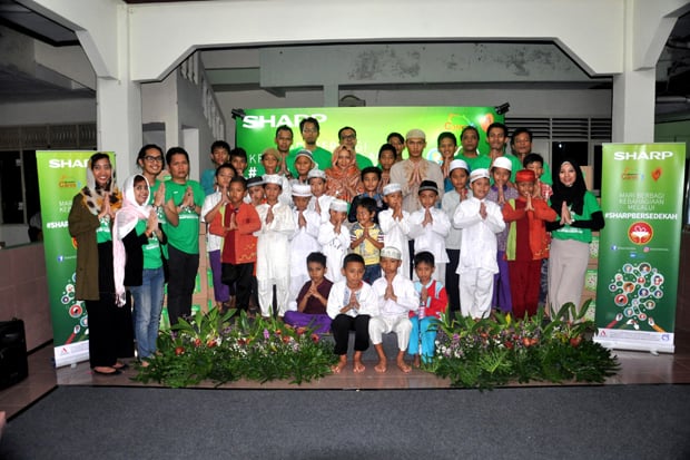 Sharp Berbagi Kebahagian...
