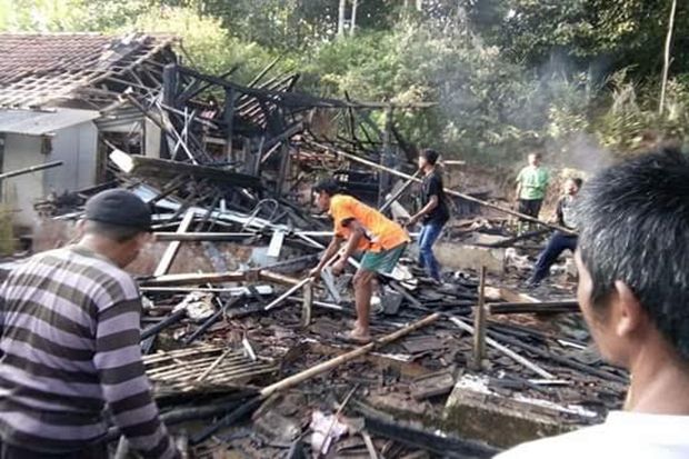 Lupa Matikan Api di...