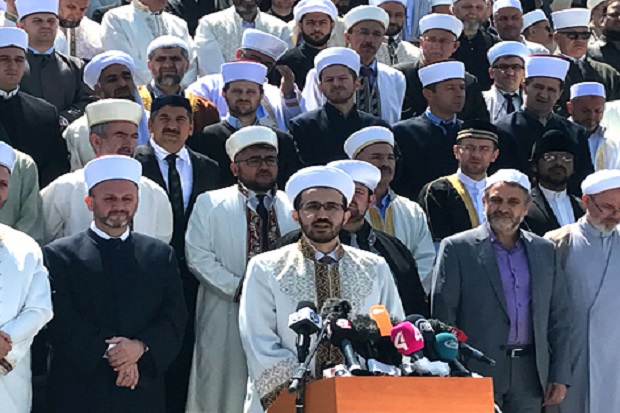 300 Ulama Austria Kecam...