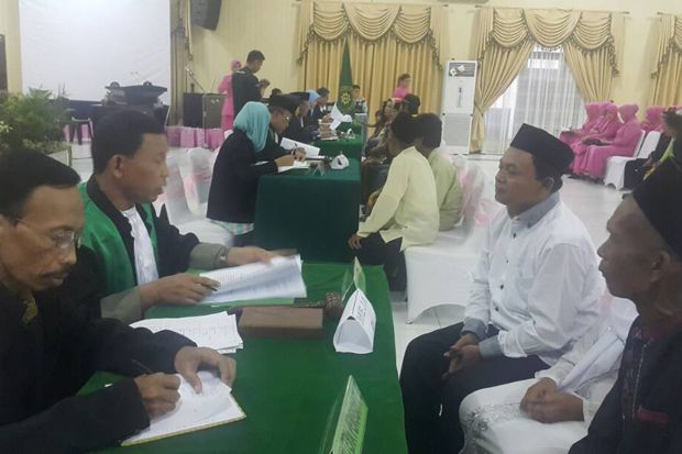 42 Pasutri di Serang...