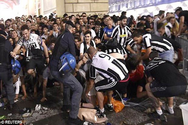 Juventus Berduka, Suporter...