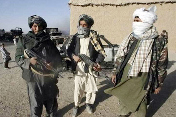 Taliban Serang Markas...