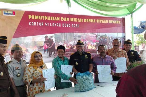 Bea Cukai Aceh Hibahkan...