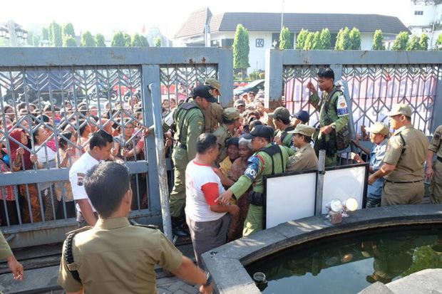 Pembagian Zakat di Balai...