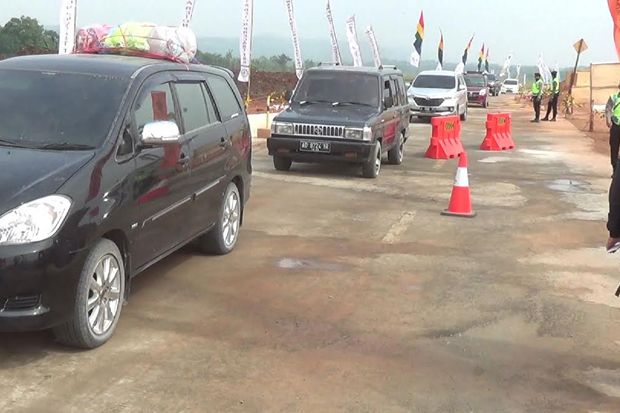 Kendaraan Keluar Tol...