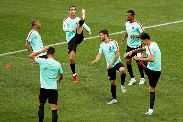 Bek dan Pelatih Portugal:...
