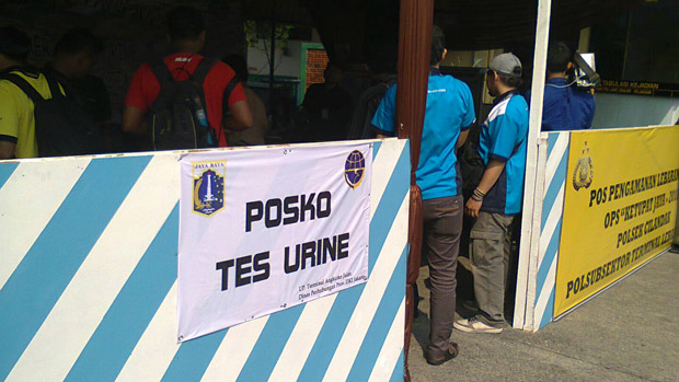 Polisi Lakukan Tes Urine...